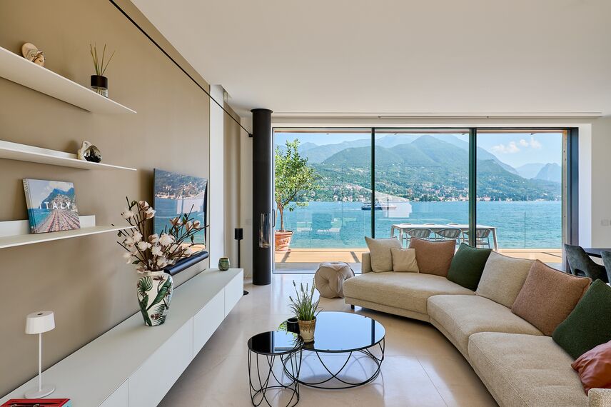 SlimLine 38 Windows, MasterLine 8 Doors, HiFinity Sliding & Folding, SlimPatio 68 Sliding & Folding and MasterLine 8 Panel Door Doors - Villa HiFinity Garda Lake located in Brescia, Italy