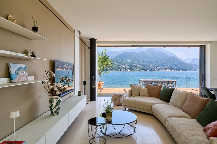 SlimLine 38 Windows, MasterLine 8 Doors, HiFinity Sliding & Folding, SlimPatio 68 Sliding & Folding and MasterLine 8 Panel Door Doors - Villa HiFinity Garda Lake located in Brescia, Italy