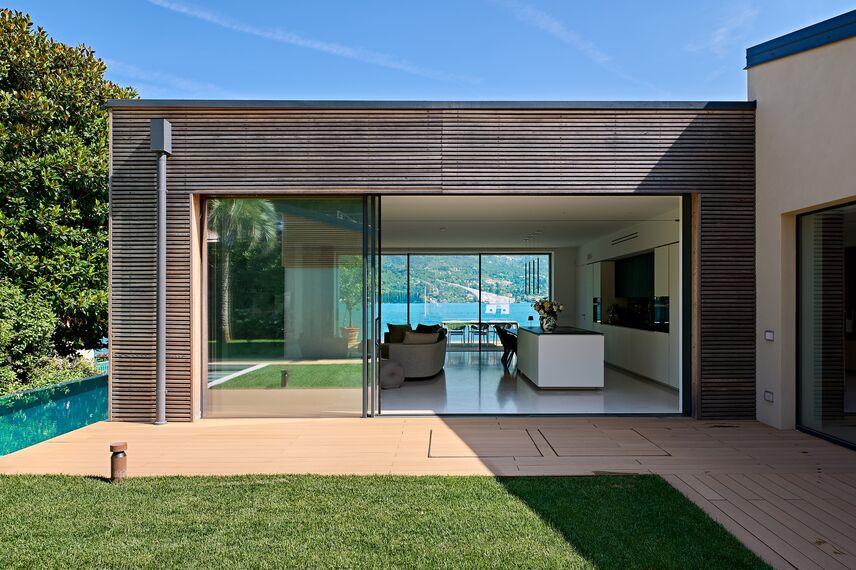 SlimLine 38 Windows, MasterLine 8 Doors, HiFinity Sliding & Folding, SlimPatio 68 Sliding & Folding and MasterLine 8 Panel Door Doors - Villa HiFinity Garda Lake located in Brescia, Italy