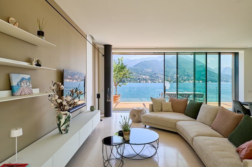 SlimLine 38 Windows, MasterLine 8 Doors, HiFinity Sliding & Folding, SlimPatio 68 Sliding & Folding and MasterLine 8 Panel Door Doors - Villa HiFinity Garda Lake located in Brescia, Italy