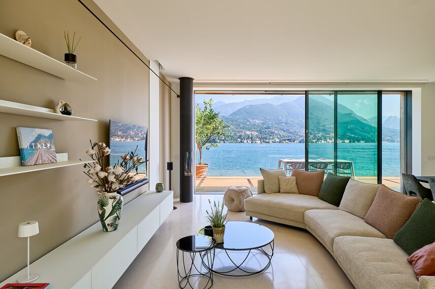 SlimLine 38 Windows, MasterLine 8 Doors, HiFinity Sliding & Folding, SlimPatio 68 Sliding & Folding and MasterLine 8 Panel Door Doors - Villa HiFinity Garda Lake located in Brescia, Italy