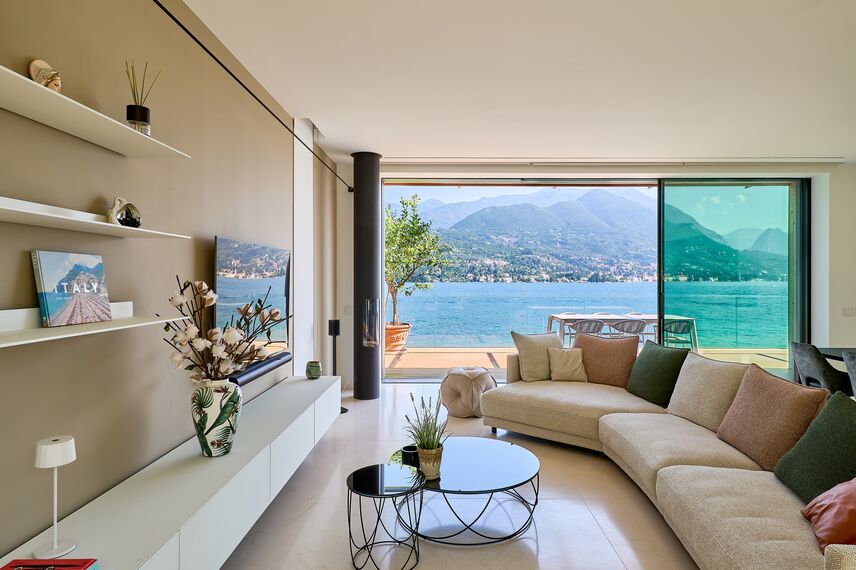 SlimLine 38 Windows, MasterLine 8 Doors, HiFinity Sliding & Folding, SlimPatio 68 Sliding & Folding and MasterLine 8 Panel Door Doors - Villa HiFinity Garda Lake located in Brescia, Italy