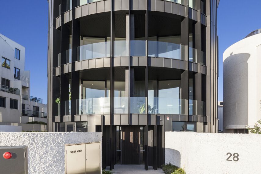 ConceptPatio 130 Sliding & Folding, ConceptWall 50 Façades, SlimLine 68 Windows and ConceptSystem 77 Doors - The Esplanade located in Brighton, Australia