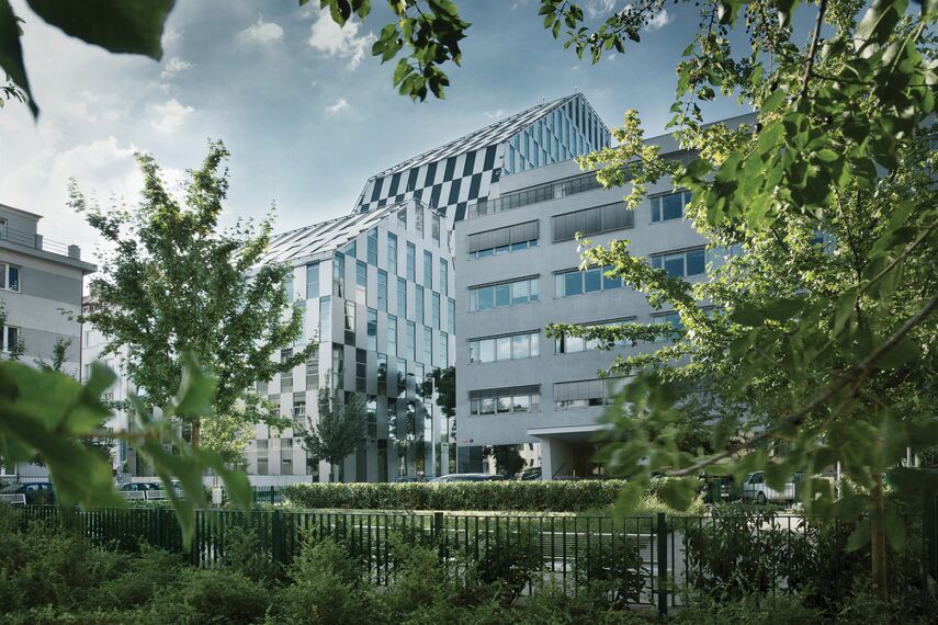 CW 86 Standard Façades and CW 86-EF Façades - Crystal located in Prague, Czech Republic