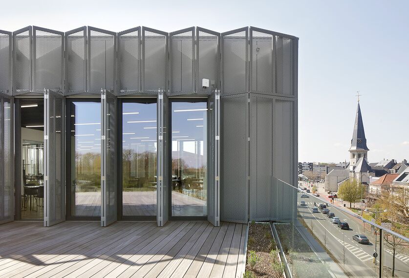 MasterLine 8 Hidden Vent Windows, CW 50-FP Façades and CS 77 Fire Proof Windows - Administrative Centre Beveren located in Beveren, Belgium