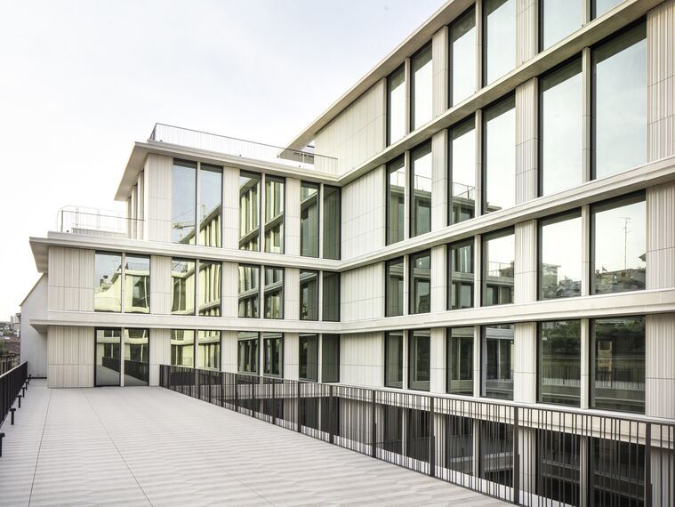 MasterLine 8-HI Doors, SlimLine 38 HI Windows, CS 77 Fire Proof Doors, CW 50-HI Façades and CW 50 ALU ON STEEL Façades - Spiga26 located in Milan, Italy