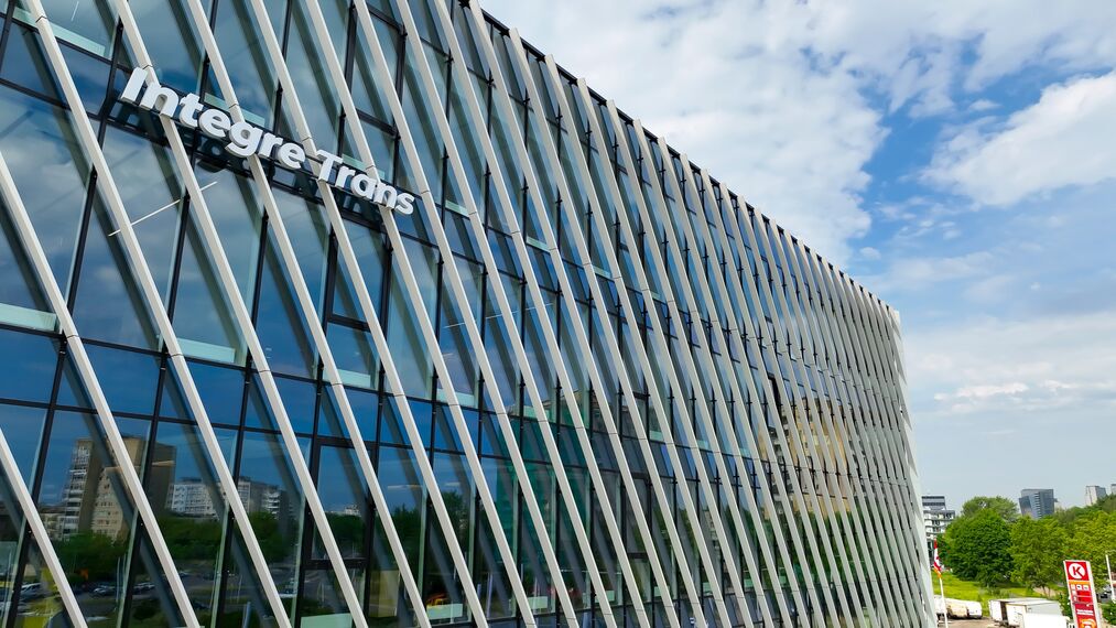 CW 50-HI Façades, MasterLine 8 HI Windows and MasterLine 8-HI Doors - Sporto 16 located in Vilnius, Lithuania