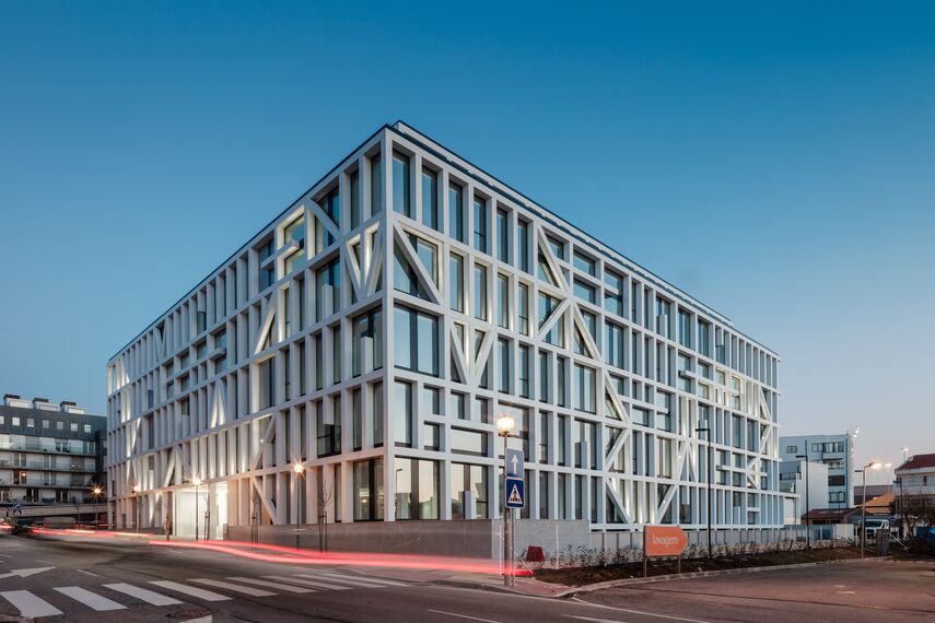 ConceptWall 50 Façades and ConceptSystem 59Pa Doors - Urbo Business Center located in Porto, Portugal