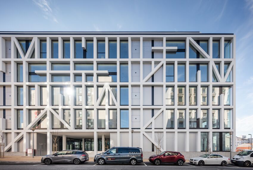 ConceptWall 50 Façades and ConceptSystem 59Pa Doors - Urbo Business Center located in Porto, Portugal