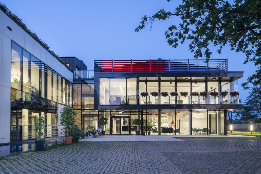 BriseSoleil 100 Solar Shading, ConceptWall 50 Façades and CW 50-SC Façades - Office building Venezia in Warsaw located in Warsaw, Poland