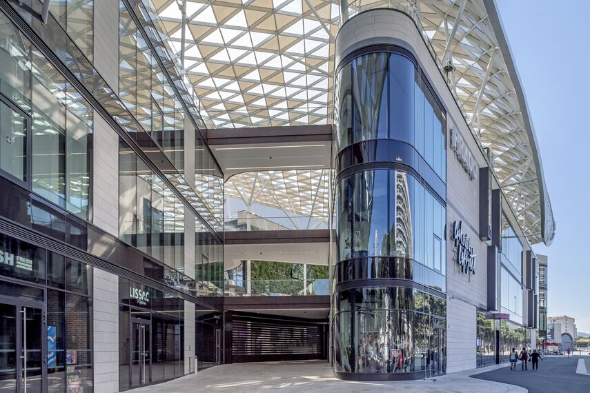 ConceptFolding 77 Sliding & Folding and CW 50-SC Façades - Shopping centre Le Prado located in Marseille, France