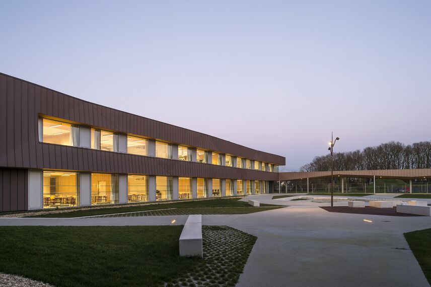 TS 68 Windows, CW 50 Standard Façades, CW 50 Façades and CD 68 Doors - School Lycée Brito Bain de Bretagne located in Bain-de-Bretagne, France