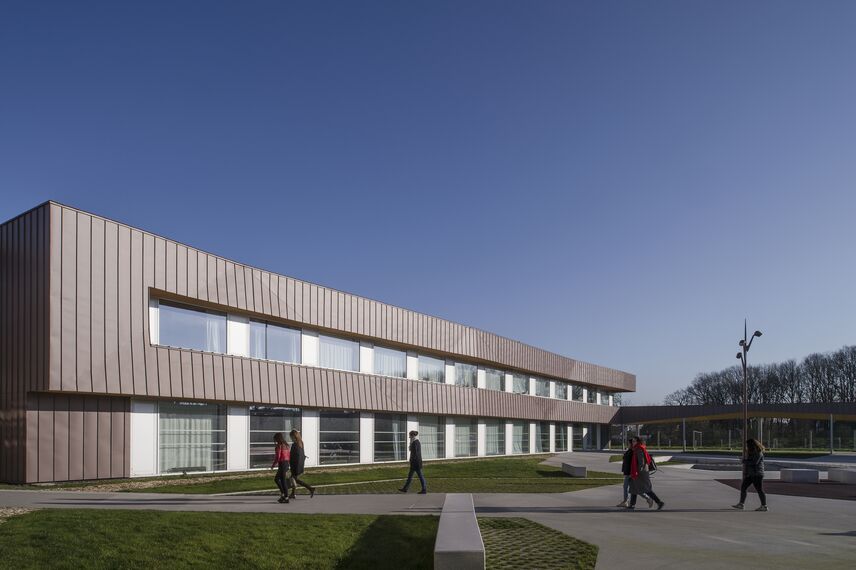 TS 68 Windows, CW 50 Standard Façades, CW 50 Façades and CD 68 Doors - School Lycée Brito Bain de Bretagne located in Bain-de-Bretagne, France