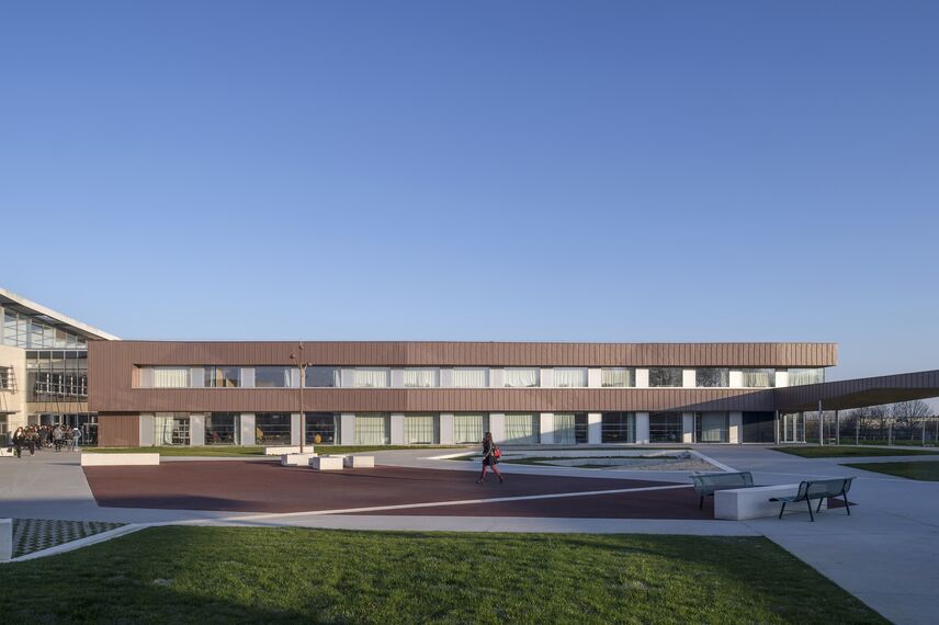 TS 68 Windows, CW 50 Standard Façades, CW 50 Façades and CD 68 Doors - School Lycée Brito Bain de Bretagne located in Bain-de-Bretagne, France