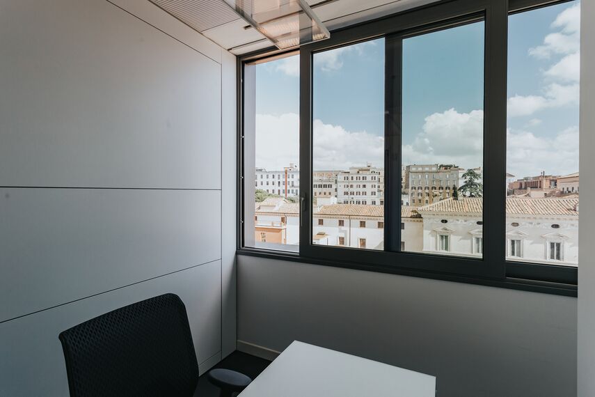 SlimLine 38 Windows and ConceptSystem 77 Windows - Office building Office building Roma located in Rome, Italy