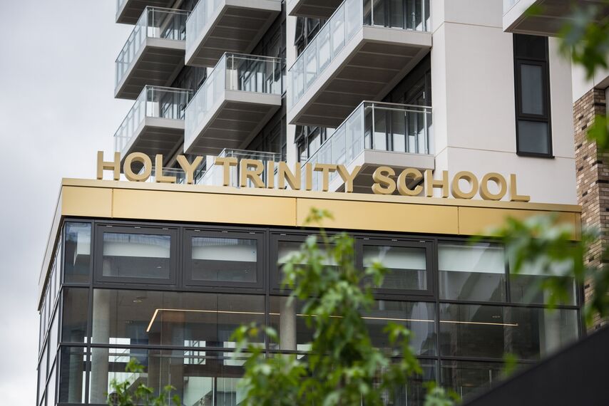 Vision 50 Doors, ConceptSystem 77 Windows, ConceptFolding 77 Sliding & Folding, CW 50 Standard Façades and CW 50 Façades - Apartmentcomplex Holy Trinity School and Vibe Apartments located in London, United Kingdom