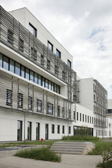 BriseSoleil 100 Solar Shading and ConceptSystem 77 Windows - AZ Sint Maarten located in Mechelen, Belgium