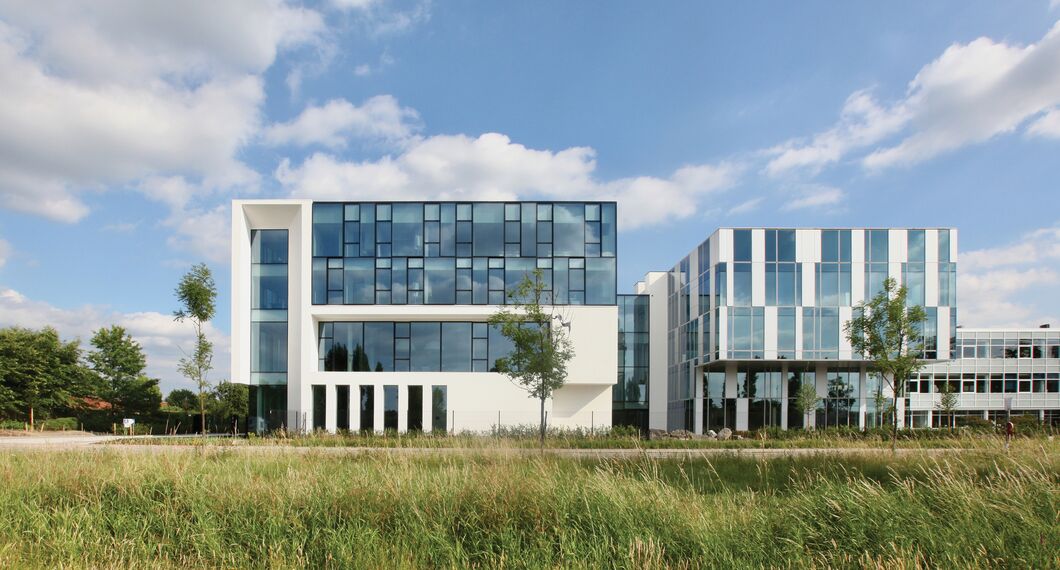 HiFinity Sliding & Folding, BriseSoleil 100 Solar Shading, MasterLine 8 Windows, CW 60-SC Façades, CW 86 Standard Façades and CW 86-EF Façades - Office building Reynaers Campus: Experience Centre located in Duffel, Belgium