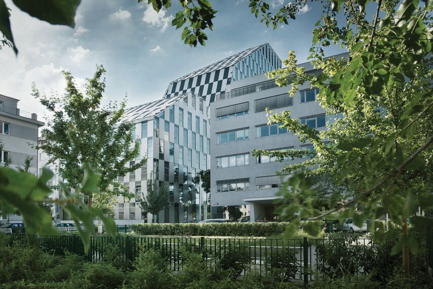 CW 86 Standard Façades and CW 86-EF Façades - Office building Crystal located in Prague, Czech Republic