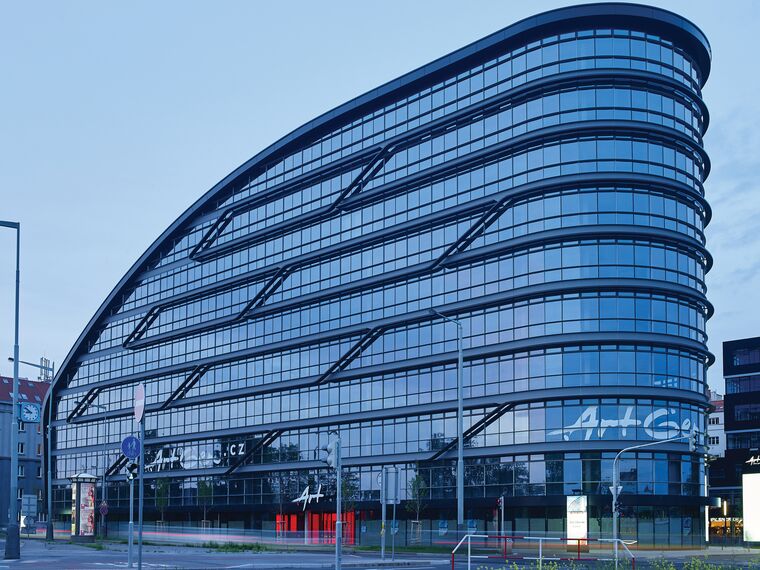 CS 86-HI (c) Cancelled Systems and ConceptWall 50 Façades - Office building ArtGen located in Prague, Czech Republic