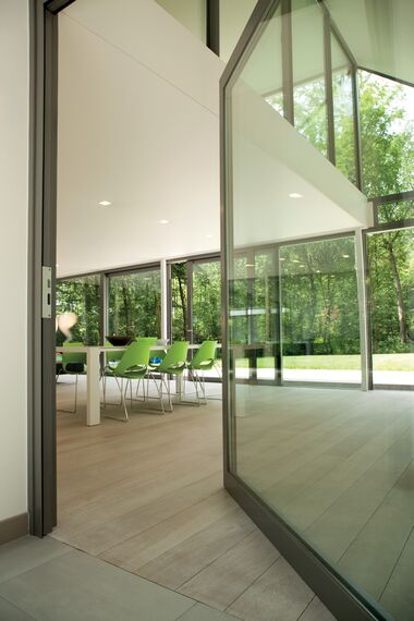 ConceptSystem 77 Windows, ConceptSystem 77 Doors, ConceptWall 50 Façades, CP 50 Sliding & Folding and ConceptPatio 155 Sliding & Folding - Villa Van Acker Sissau villa located in Loppem, Belgium