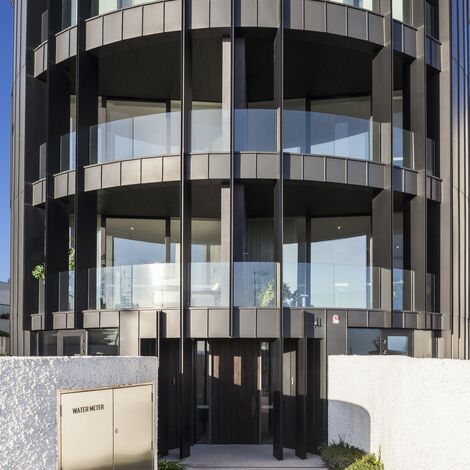 ConceptPatio 130 Sliding & Folding, ConceptWall 50 Façades, SlimLine 68 Windows and ConceptSystem 77 Doors - The Esplanade located in Brighton, Australia