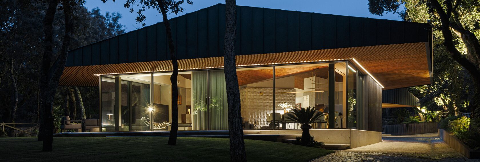 HiFinity Sliding & Folding, ConceptWall 50 Façades and SlimLine 38 Ferro Windows - Quinta dos Carvalhos located inPortugal