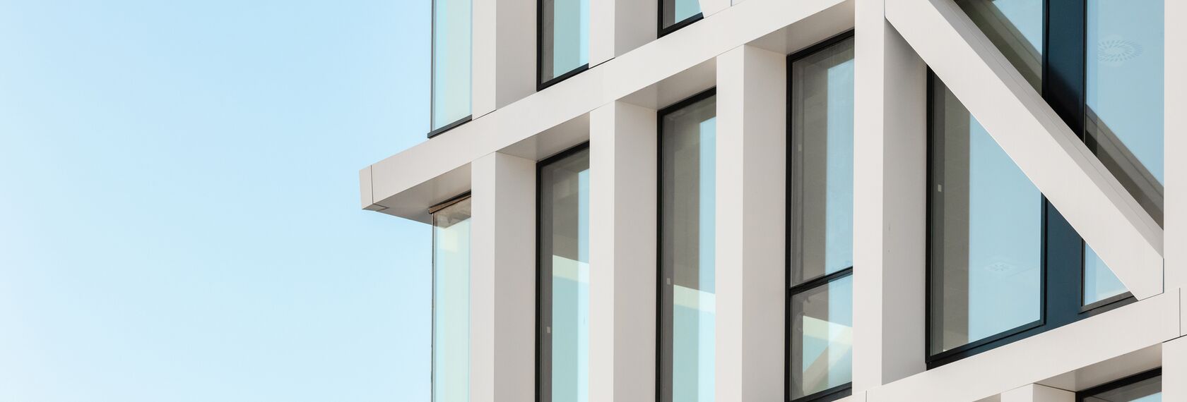 ConceptWall 50 Façades and ConceptSystem 59Pa Doors - Urbo Business Center located in Porto, Portugal