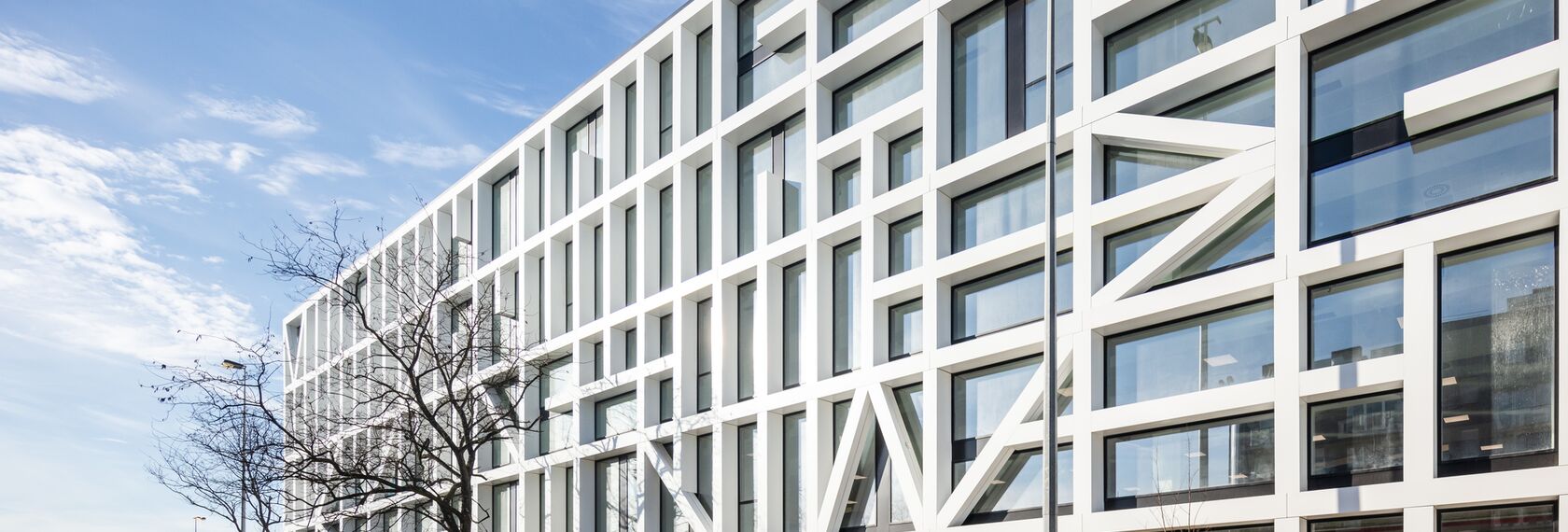 ConceptWall 50 Façades and ConceptSystem 59Pa Doors - Urbo Business Center located in Porto, Portugal