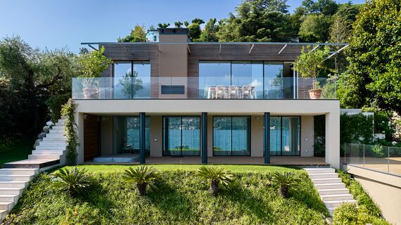 SlimLine 38 Windows, MasterLine 8 Doors, HiFinity Sliding & Folding, SlimPatio 68 Sliding & Folding and MasterLine 8 Panel Door Doors - Villa HiFinity Garda Lake located in Brescia, Italy